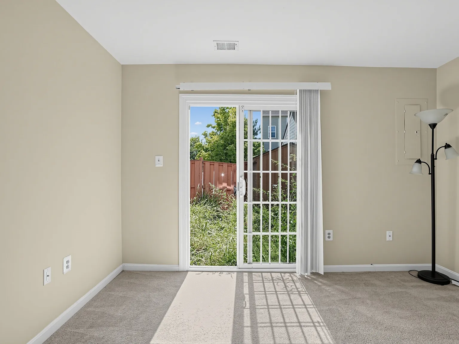 3 bed, 1200 sqft, $2,695 — Photo 3