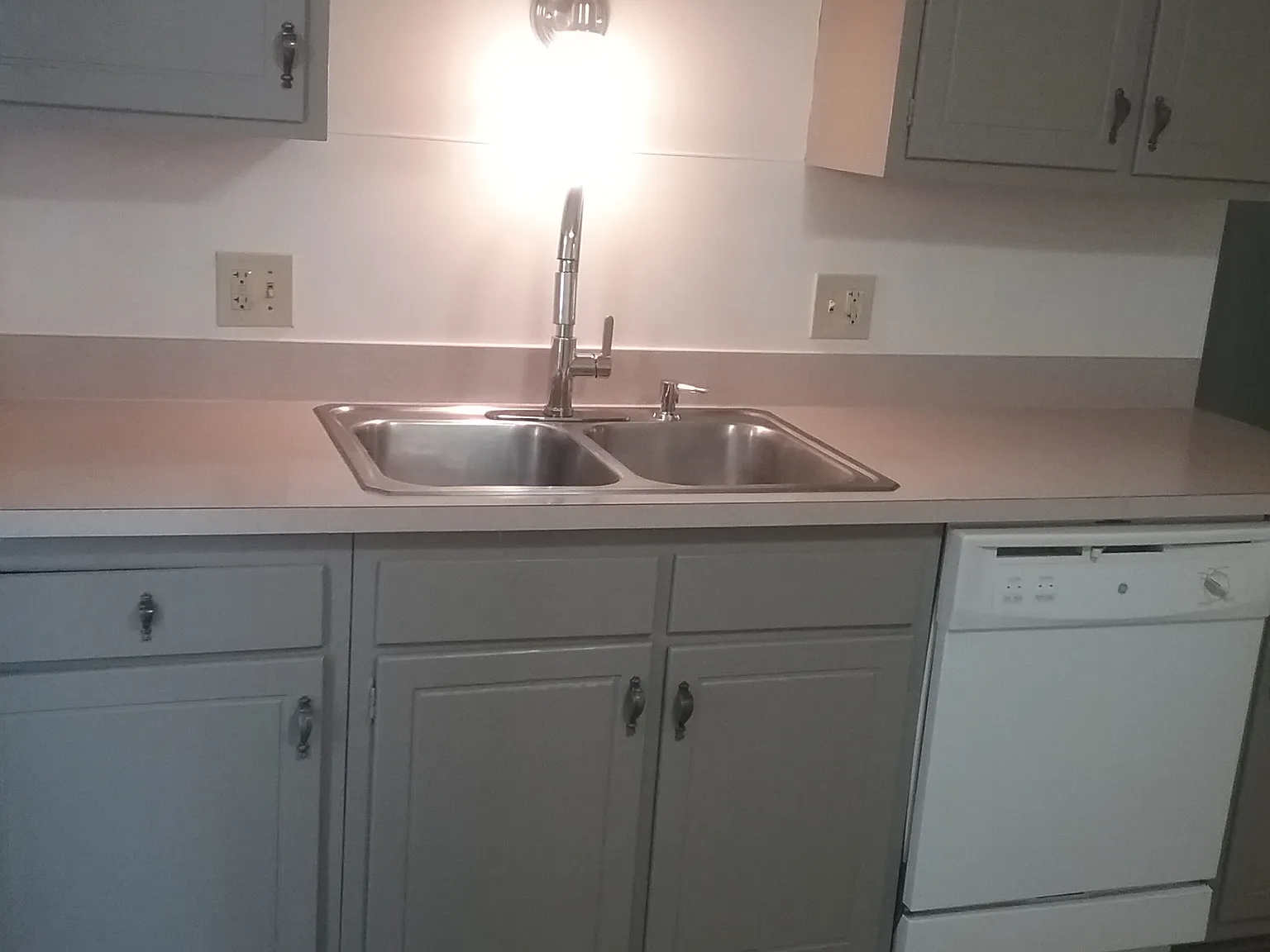 2 bed, 1.5 bath, 940 sqft, $1,195 — Photo 2