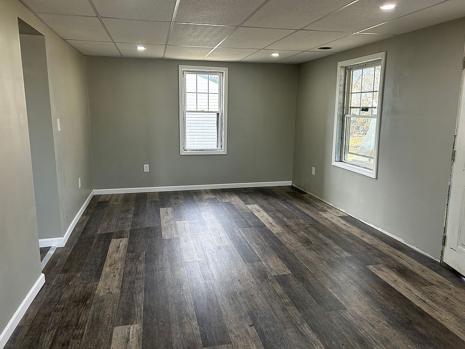 1st image of 304 E Marietta St