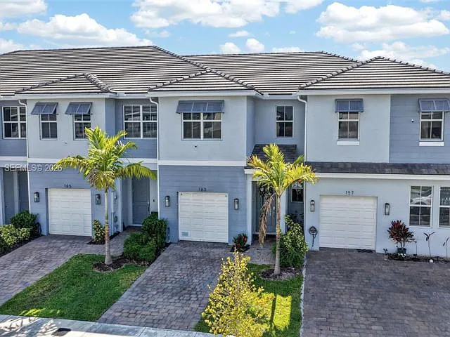 3 bed, 2.5 bath, 1790 sqft, $2,900 — Photo 2