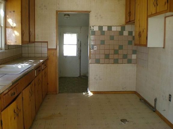 4th image of 37943 E 95th St
