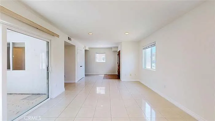 1/2 E 220th St, Carson — Photo 4