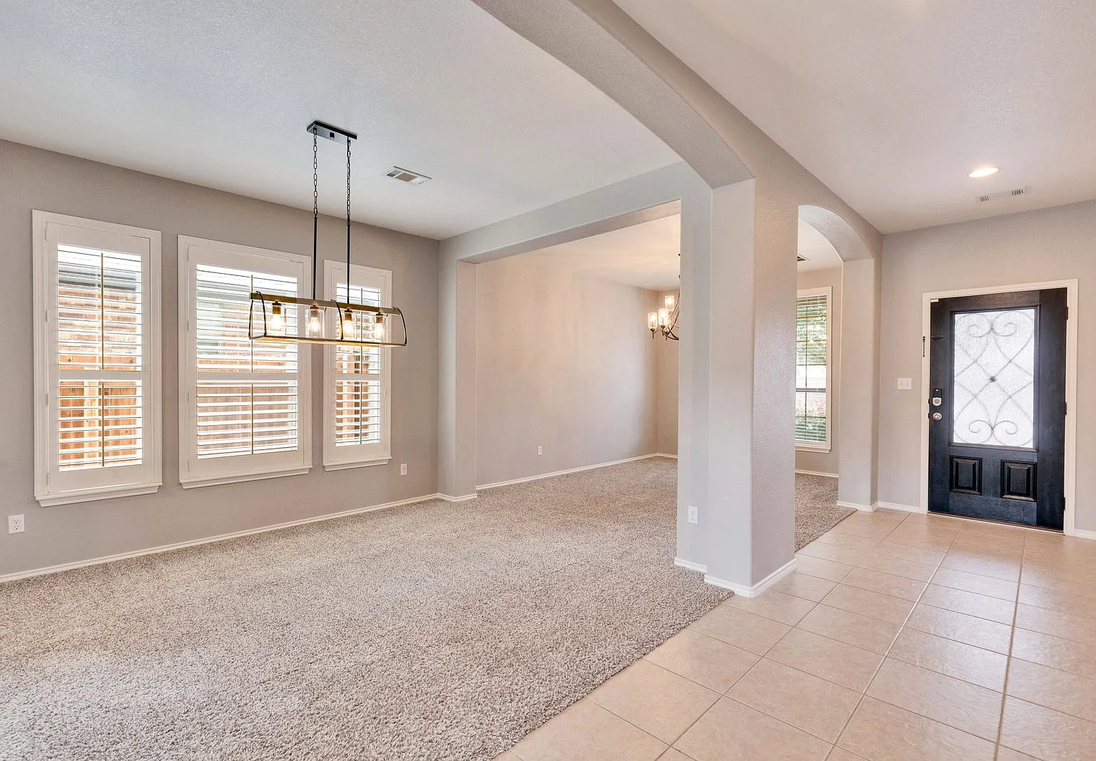 5 bed, 4.0 bath, 3680 sqft, $3,200 — Photo 2