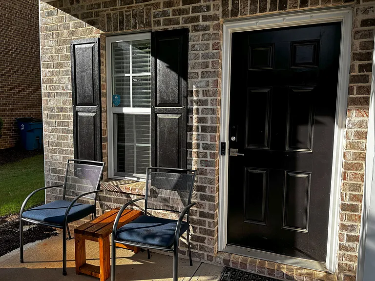 5600 Moresby Ct — Photo 2