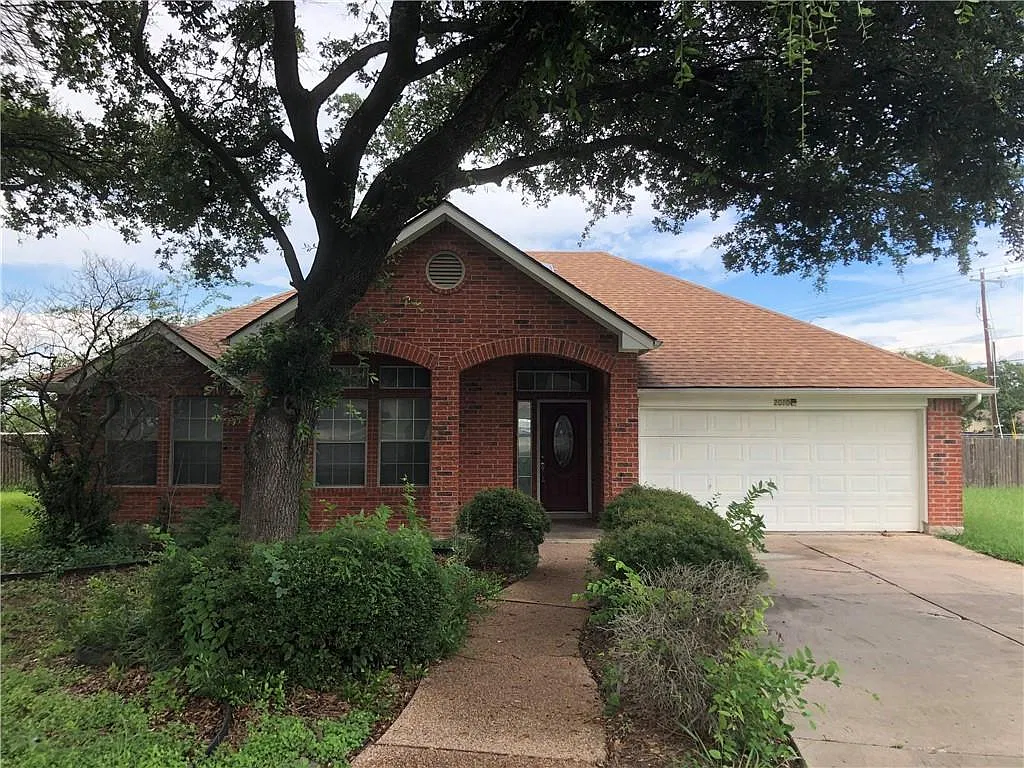 3 bed, 2.0 bath, 1931 sqft, $2,000 — Photo 1