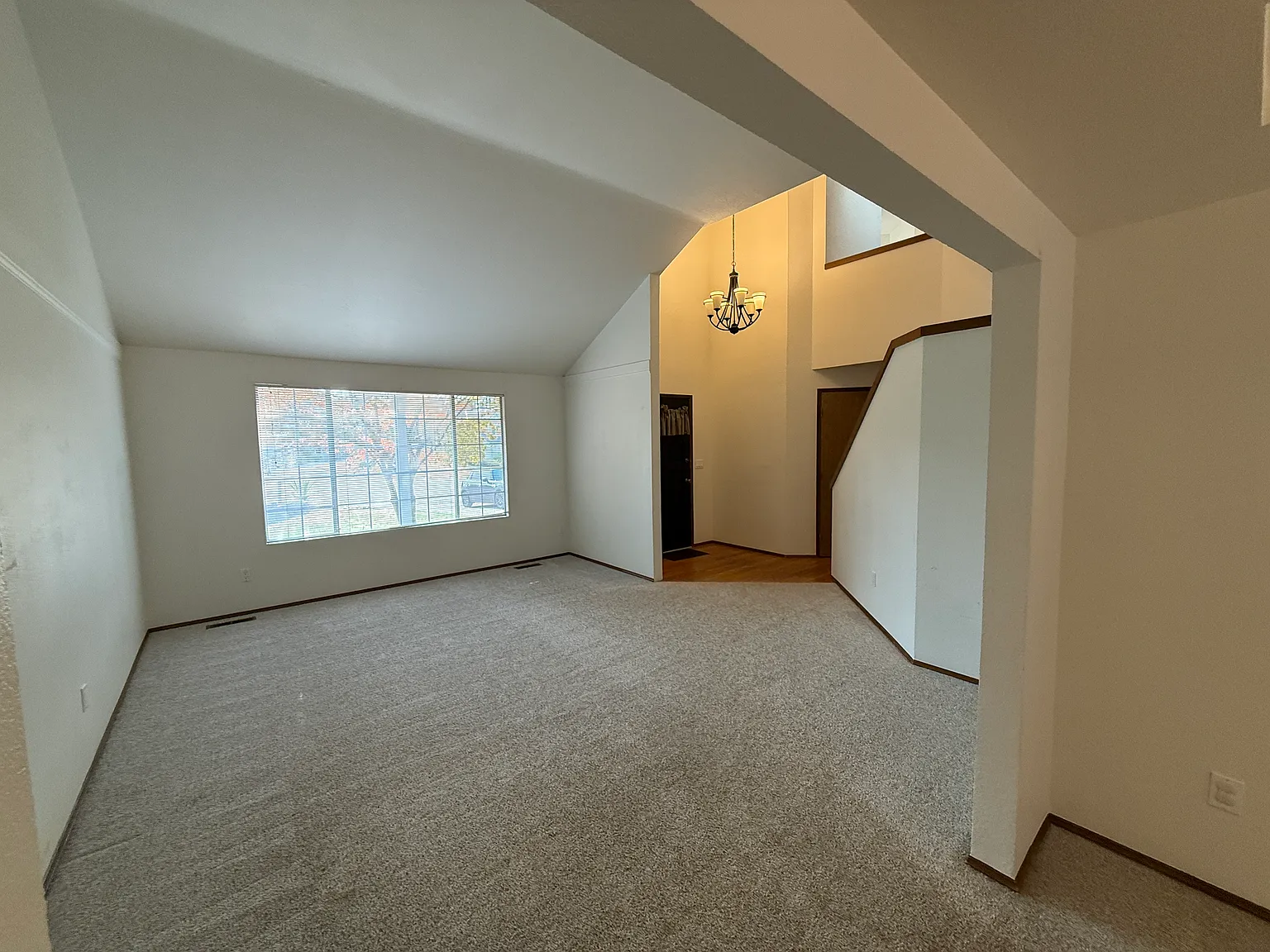 3 bed, 2.5 bath, 1660 sqft, $2,600 — Photo 3
