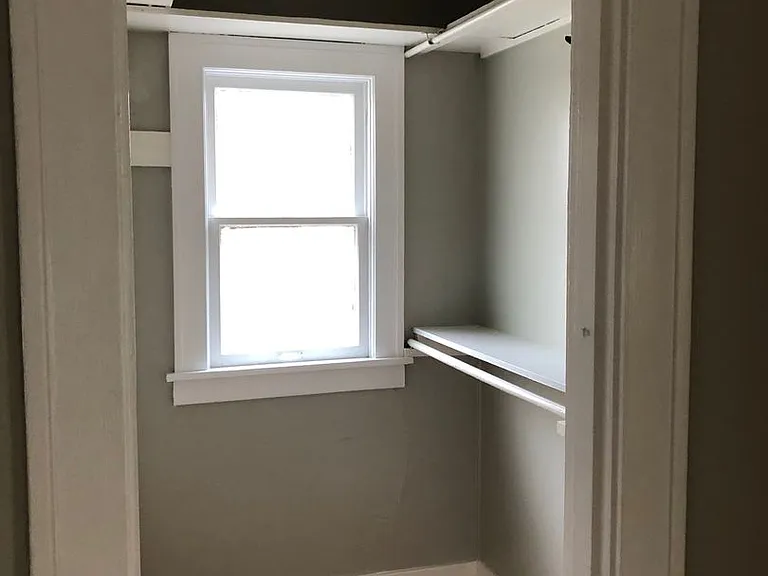 406 Summit Ave E — Photo 8
