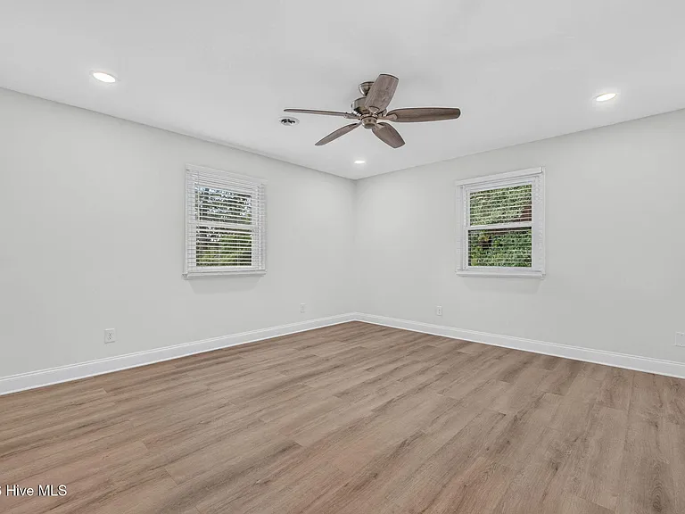 8305 Bald Eagle Ln — Photo 28