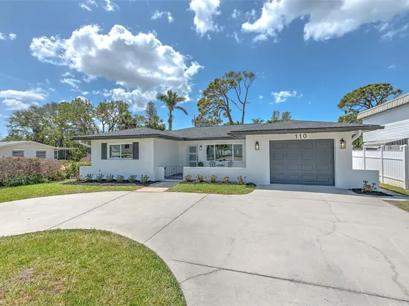110 8th St, Belleair Beach, FL 33786