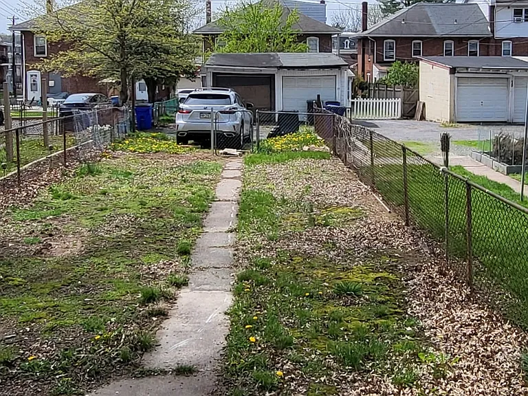 W 5th St — Photo 12