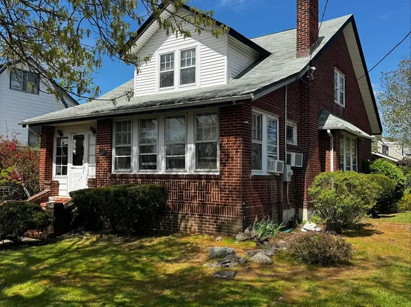 12 Harvard Avenue, Hewlett, NY 11557