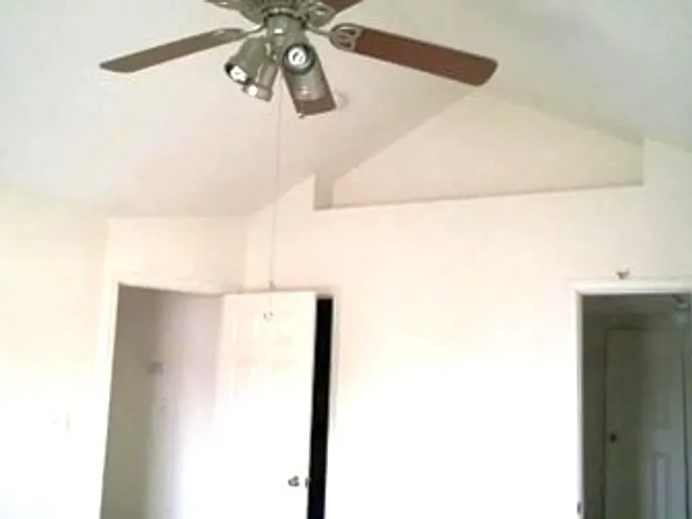 1904 Westgate Cir — Photo 13