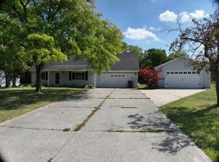 5923 E Hills Rd, Fort Wayne, IN 46804