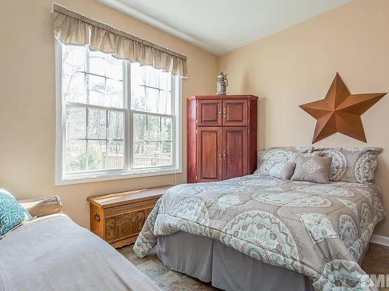 2501 Becketts Ridge Dr — Photo 15