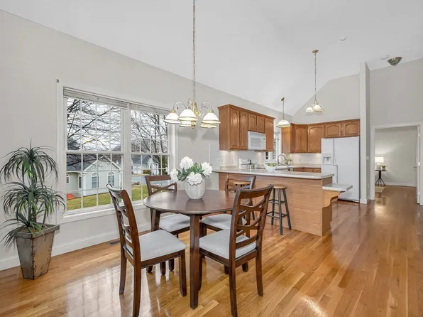 27 Holly Ln Unit 27, Dracut, MA 01826