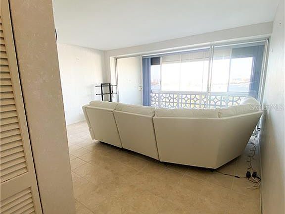5th image of 31 Island Way APT 1101