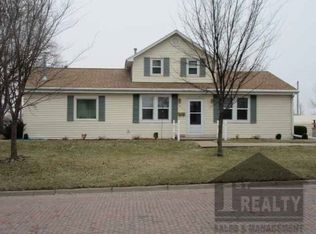 521 W 1st St, Wayne, NE 68787