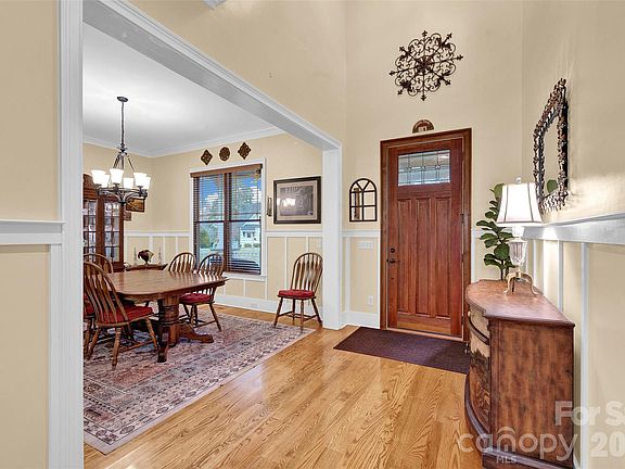 3rd image of 105 Tuskarora Point Ln