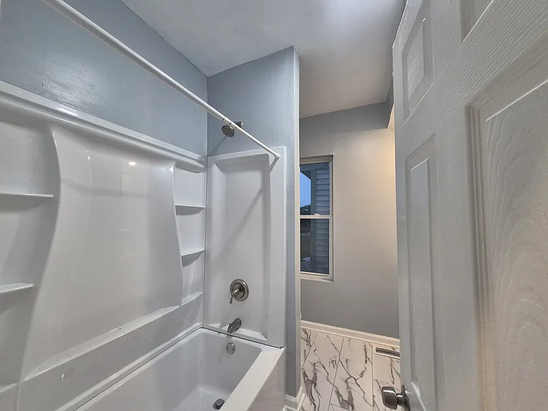 421 Ridgeway St — Photo 10
