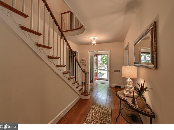 5th image of 4406 Lowell Rd