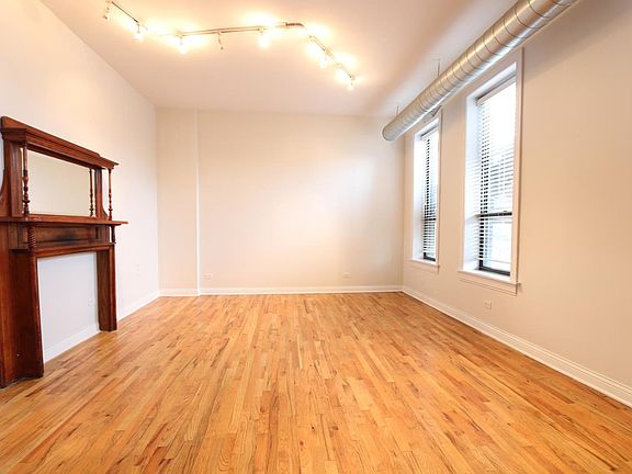 4th image of 1321 W Grand Ave #2R