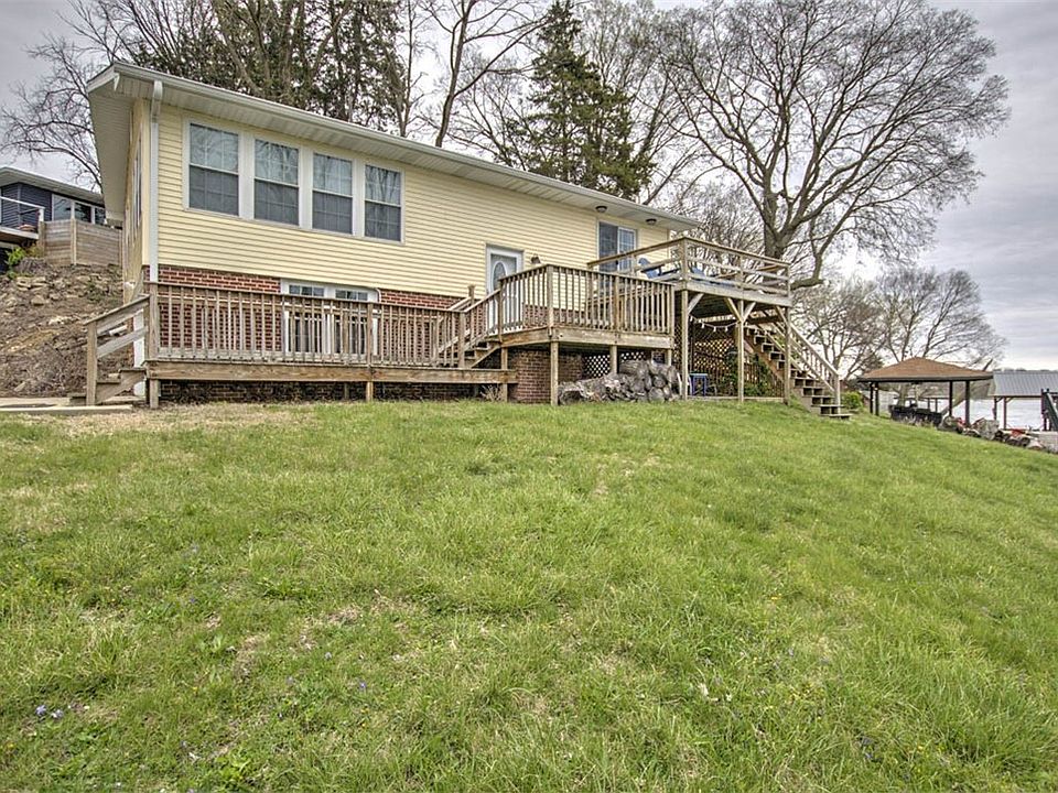 1st image of 410 Lakeview Ln