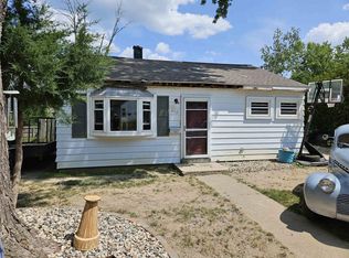 402 Badger Dr, Baraboo, WI 53913