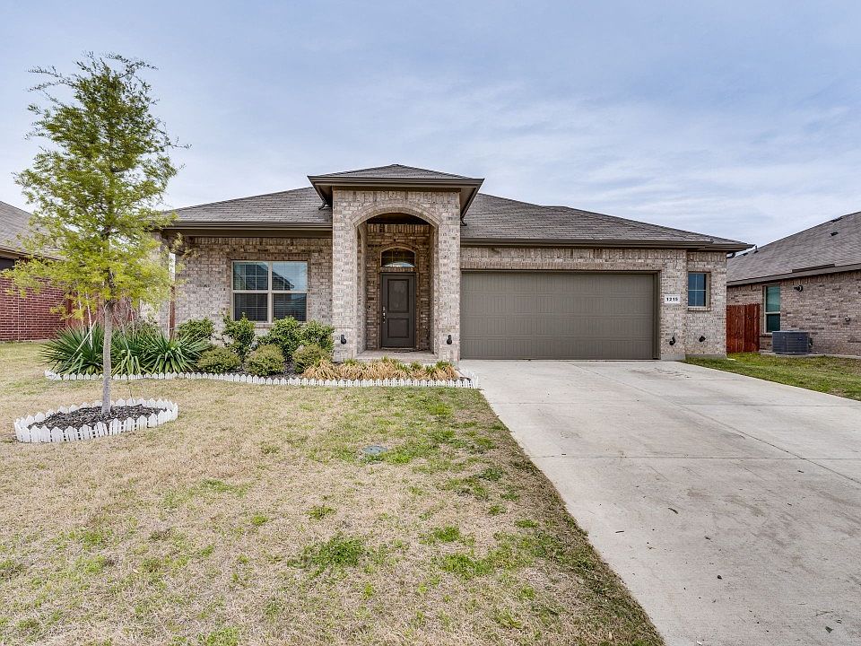 1st image of 1215 Larkspur Ln
