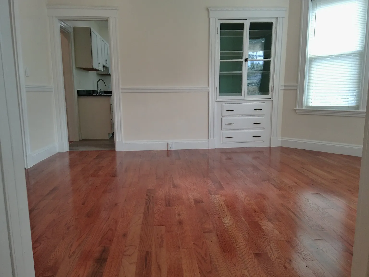 3 bed, 1.5 bath, 1700 sqft, $3,300 — Photo 2