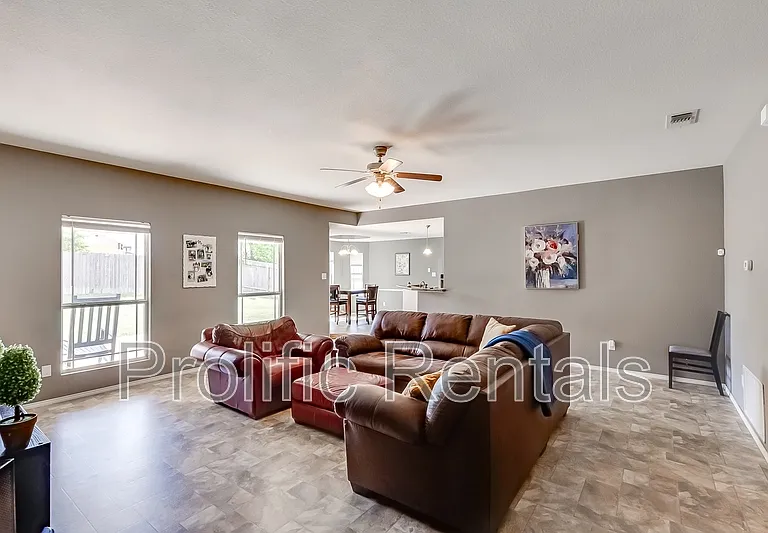 5102 Screaming Eagle Cir — Photo 9
