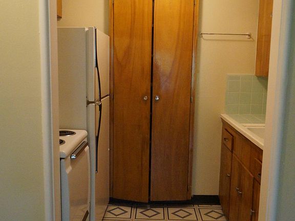 5th image of 2228 Bellefontaine St APT 9