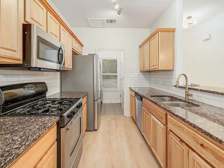 4803 Pecan Springs Rd #B — Photo 11