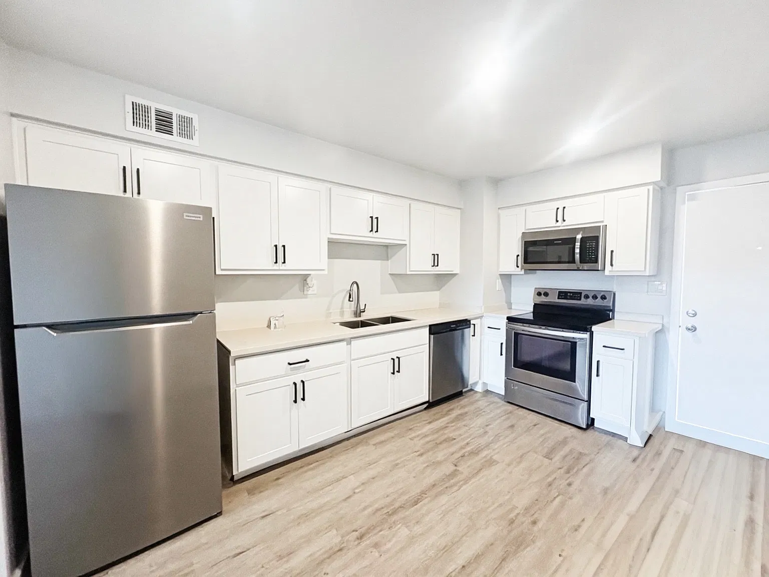 2 bed, 900 sqft, $1,250 — Photo 2