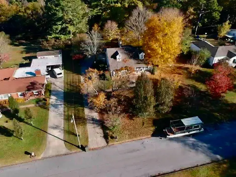 1027 Davidson Dr — Photo 3