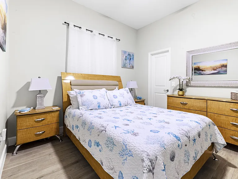 2047 Roselawn St #2047 — Photo 9