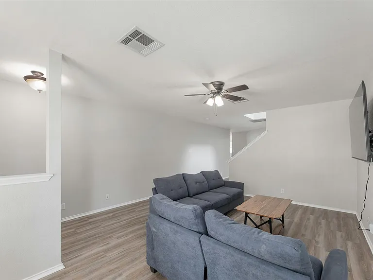 113 Matthew Dr — Photo 7