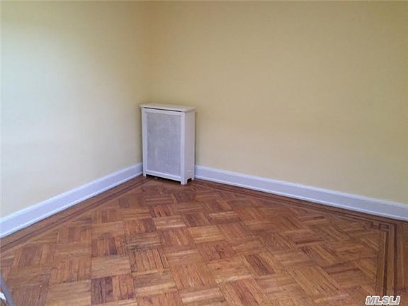 5th image of 10521 Metropolitan Ave