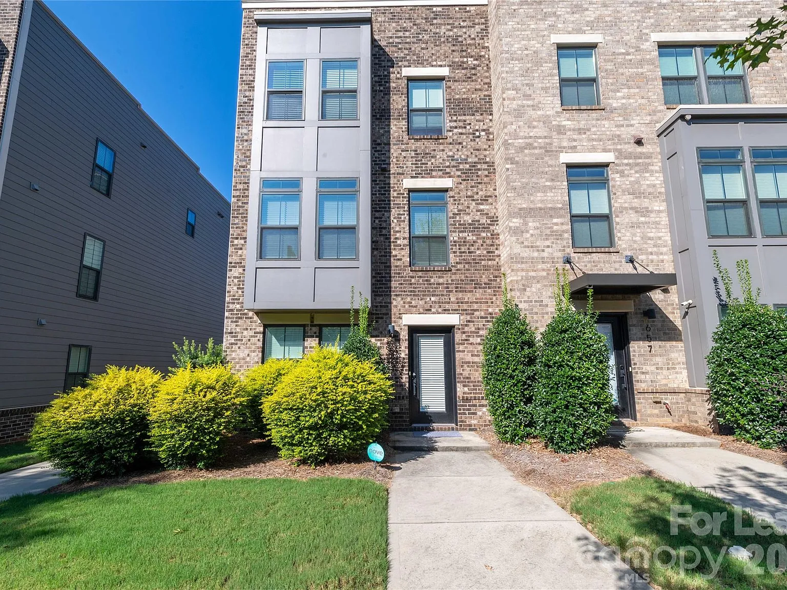 4 bed, 4.0 bath, $4,800 — Photo 2