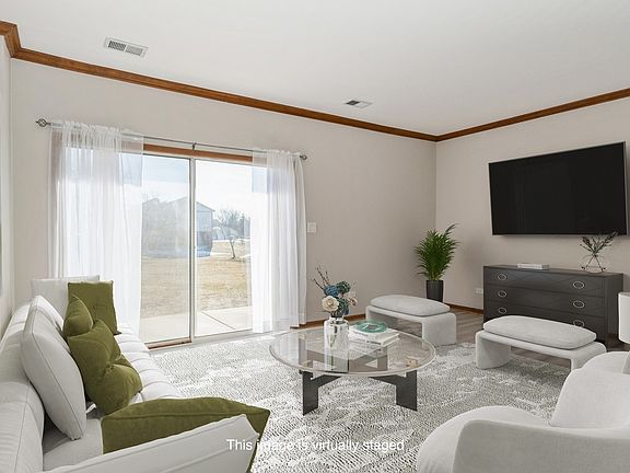 3rd image of 1485 Fairlane Dr APT 7