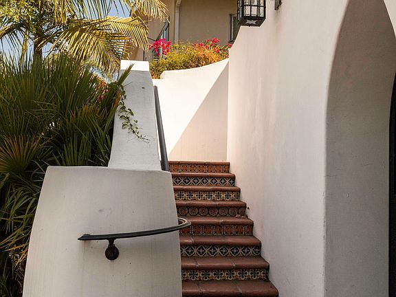 3rd image of 26 W Calle Crespis