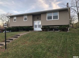 1302 W Kingsway Dr, Peoria, IL 61614