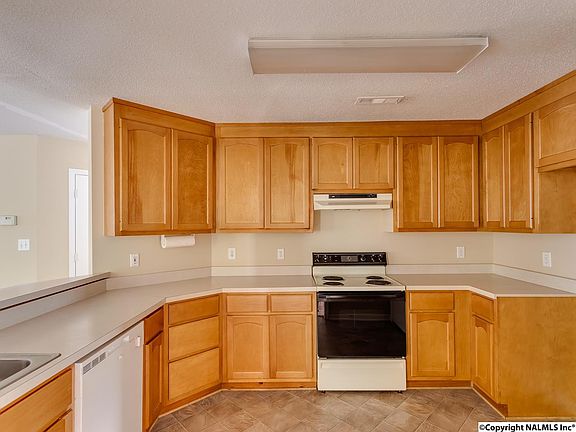 5th image of 416 River Bend Dr SW