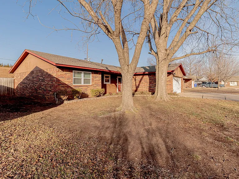 821 Peregrine Dr — Photo 3