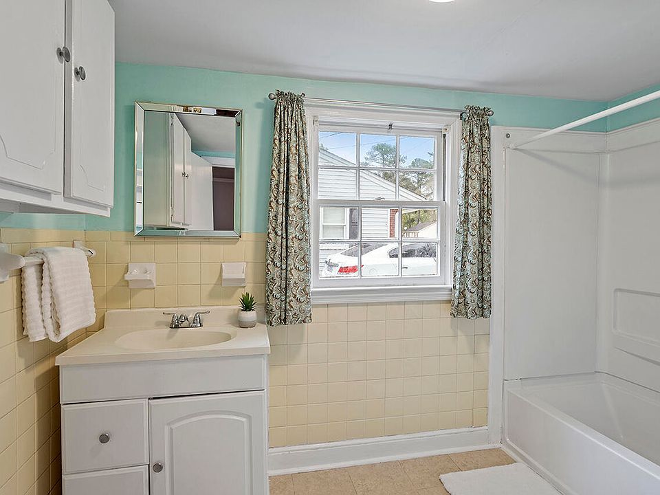 1st image of 209 Weston Rd