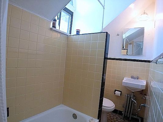 5th image of 410 Clinton Ave APT D2