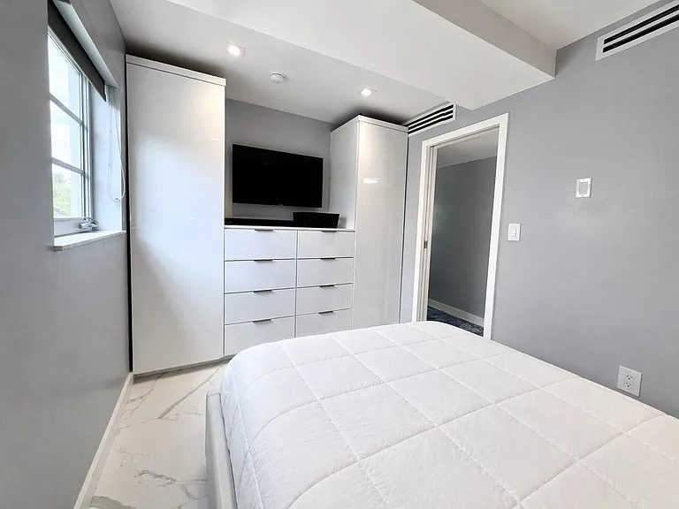 1428 Euclid Ave #207 — Photo 20