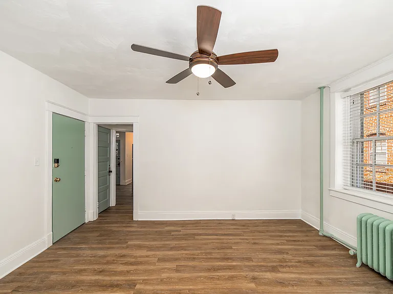 320 Dinwiddie St — Photo 5