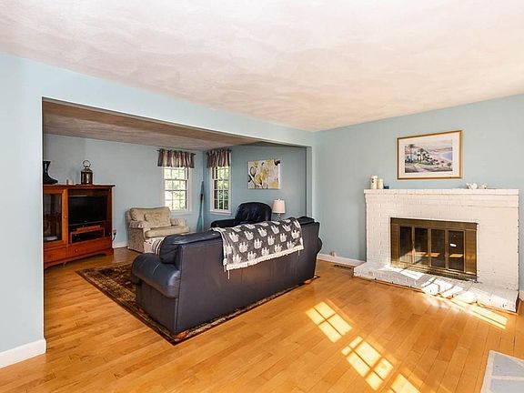 5th image of 25 Pearson Dr