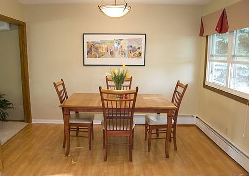 5th image of 3077 Farrington Ct