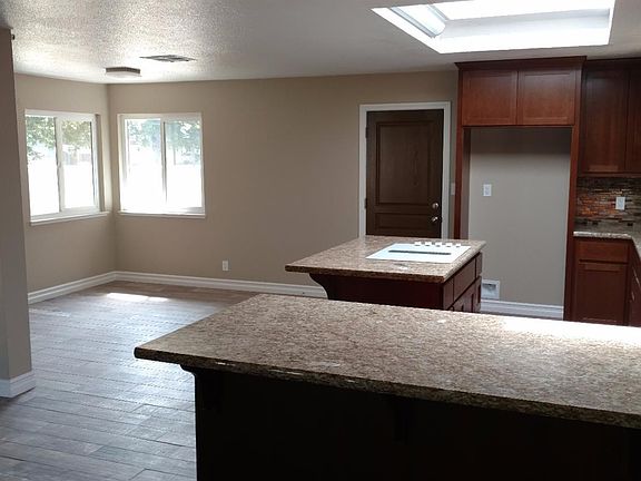 4th image of 1721 Briarwood Dr